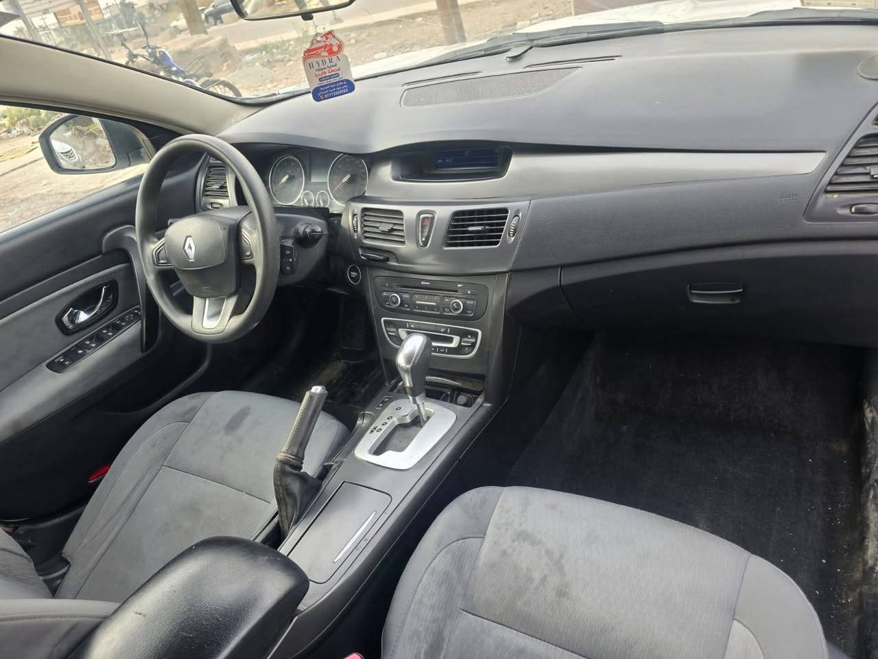 بسعر مناسب جداً 
رينو سافران للبيع موديل 17 رقم ديالى باسمي محرك كير كفاله فقط باب صبغ بدون دواخل السونار نشرته مكاني بعقوبة سعر 85 وبيها مجال ***********
