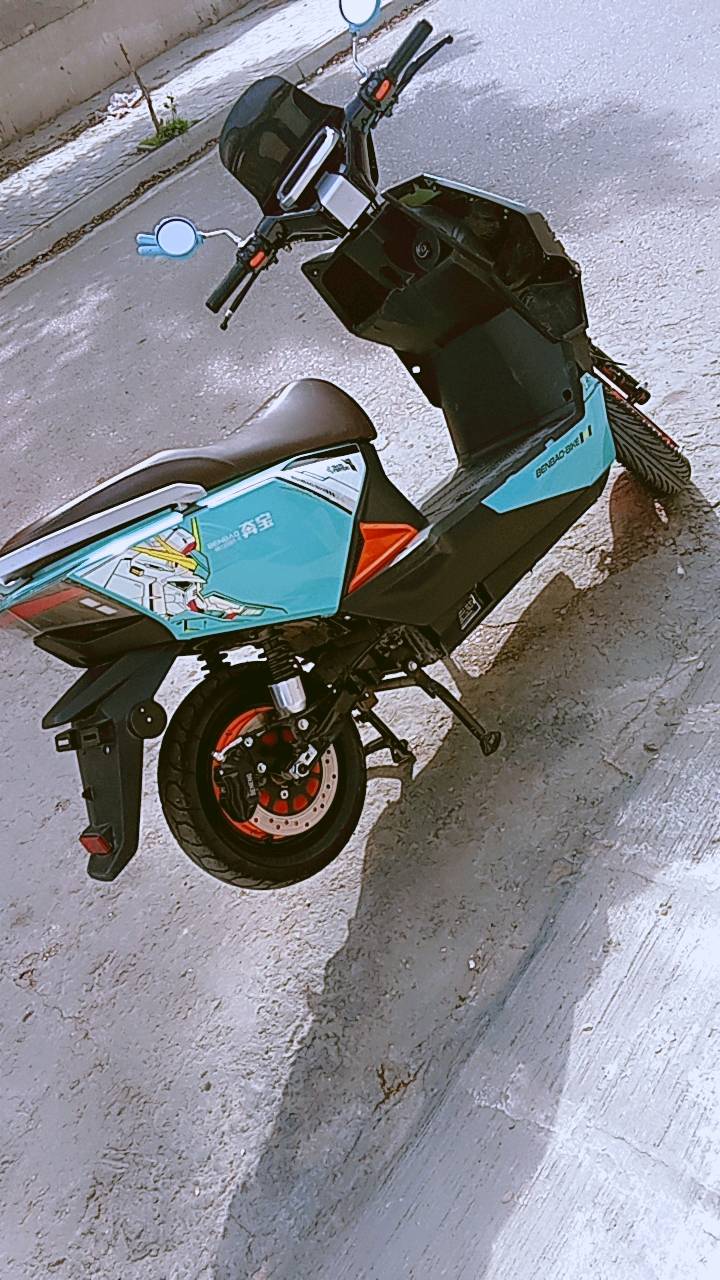 دراجة سكنس جبلي شحن دراجة عليهة الاعتماد تاخذها وراسك بارد سعره750وبيهة مجال بس نقصهة كفرات جانبية لان انكسر واحد وذبيتهن  مكاني بغداد جسر ديالى