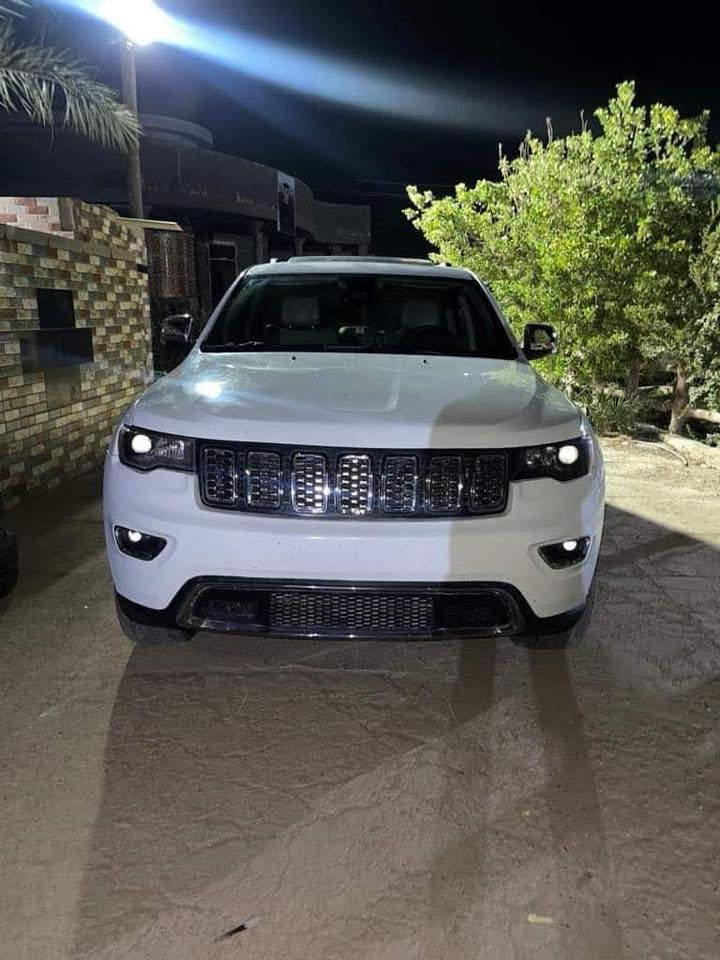 السلام عليكم للبيع او مراوس بسياره بيكب
جيب شيروكي بلاك توب 2020 اصلها 2017 
لمتد فول مواصفات للأخير 
سياره ما بيهه كل نقص ماشيه 100 فقط 
باسمي رقم بغداد تحويل ثاني يوم 
***********
