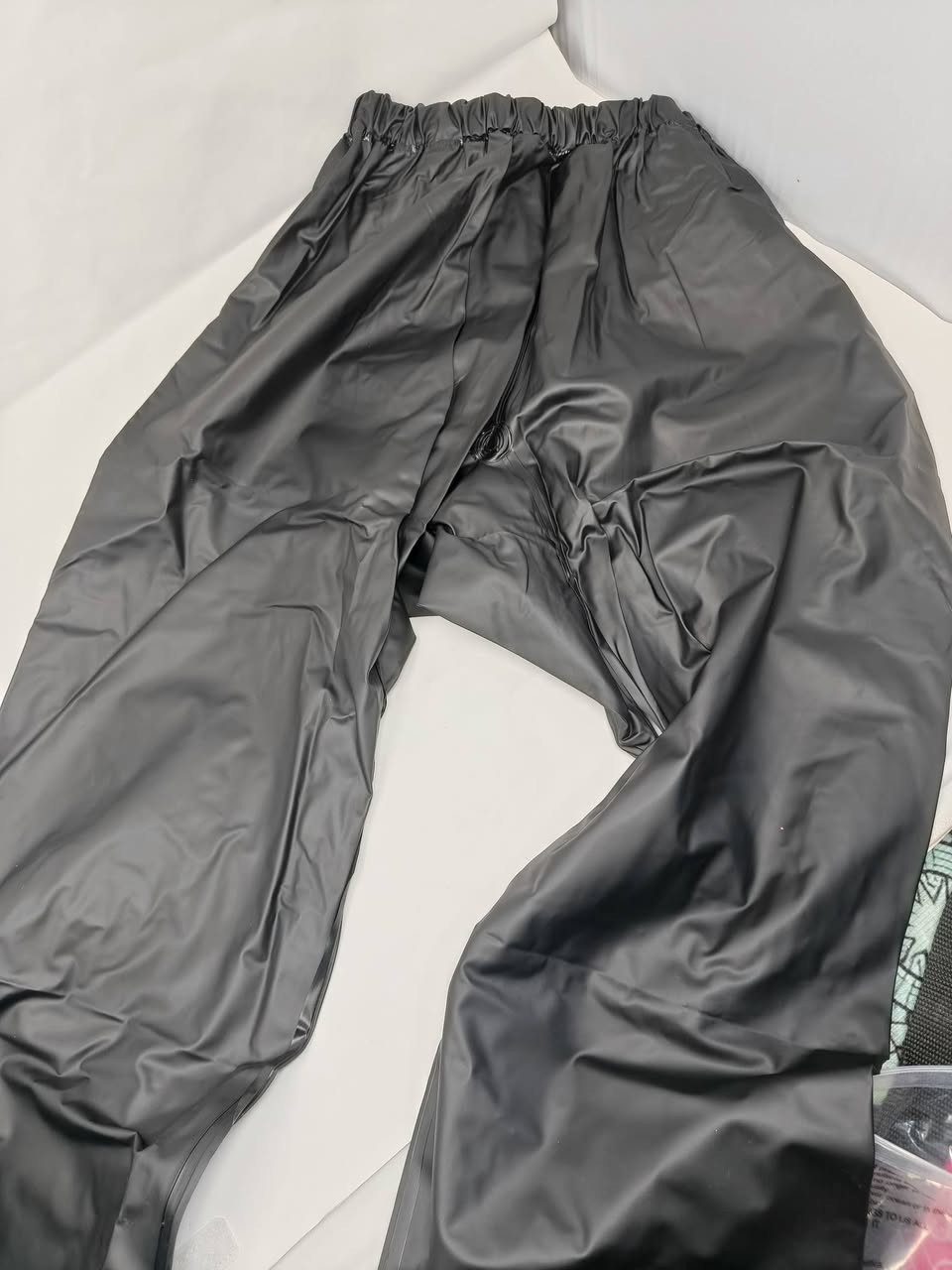 بنطرون+ القمصله كلش حلوه تفلش
جلد . ومغلفه بطبقه بولي يوريثان(pU) مقاوم للهواء والماء
السعر 65الف /يوجد توصيل كافه المحافضات 5ألف /
واتساب ***********
