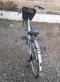 يوجد بايسكل نظيف ياباني الحجم (26)  الشراي يتصل ٠٧٨٧٨٧٦٣٥٢٢