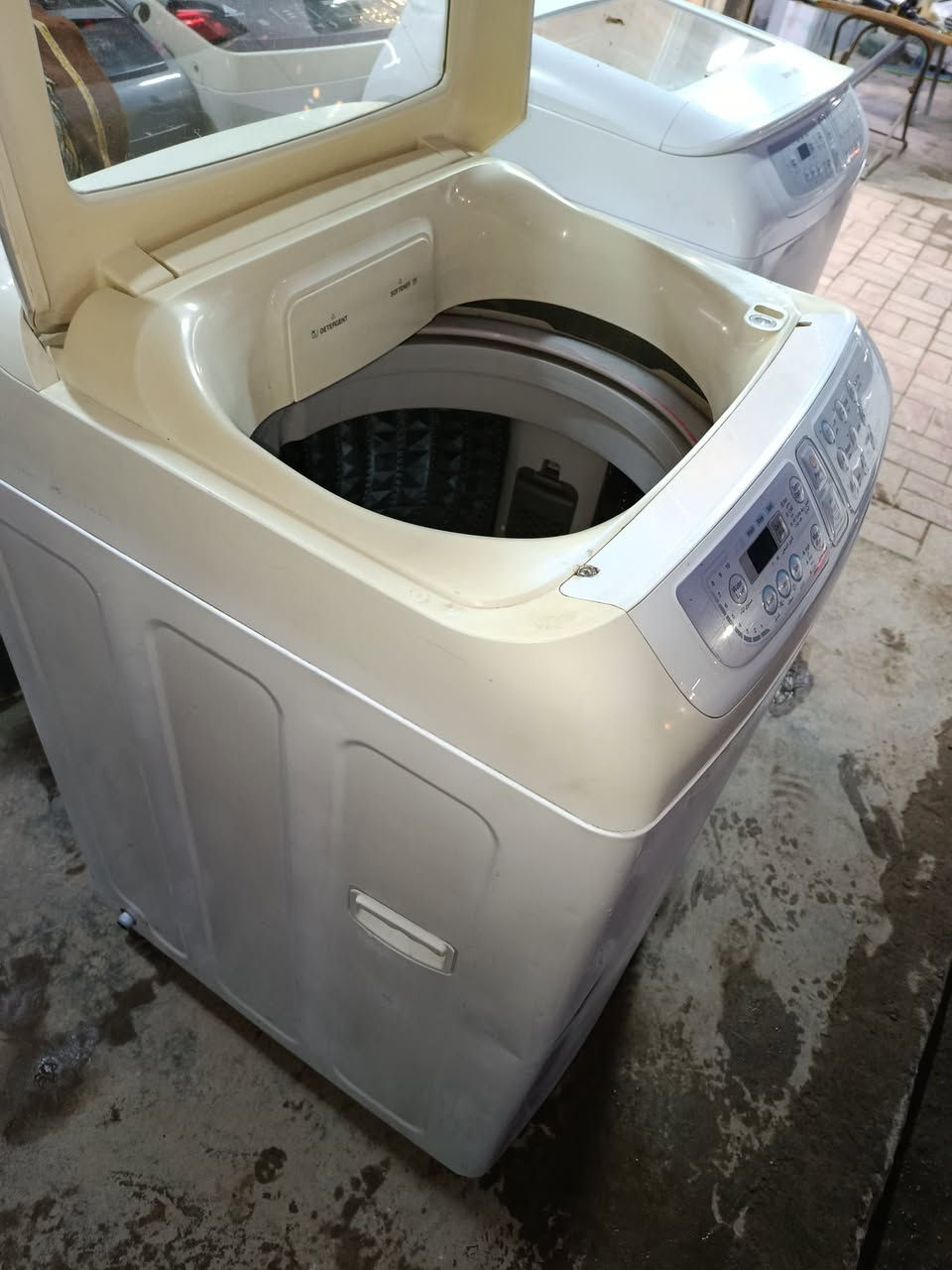 بلاش 
غسالة أوتوماتيك سامسونج عالبلاد حجم كبير 15 كيلو جدا نظيفه 
وضمان سنه بسعر 160 ألف فقط 
توصيل مجانا داخل بغداد 🌹 
***********
العنوان 
الدورة المهدية الاولى عبدالعزيز للغسالات 🌹
