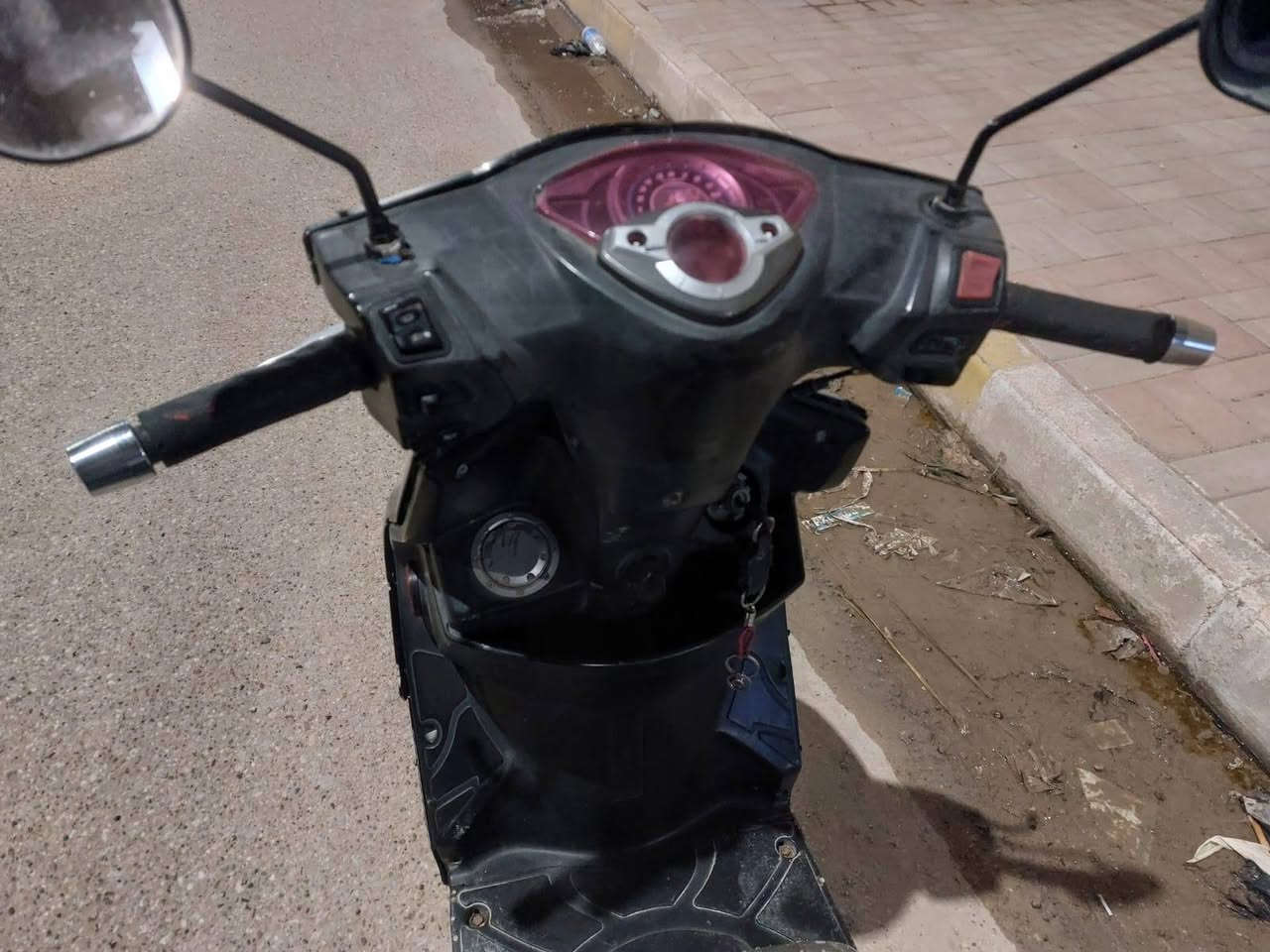 للبيع كايمكو رايسنك
ياباني مال باله رمبه
شغال كامل نكره سلف بكل وقت 
باتري جديد شديته 
المحرك صافي وناعم ونضيف 
ونشاط فوول شلعه ومعدل يخبل
بريكات امامي وخلفي شغالات 
دبلات4امامي وخلفي
لايت عالي ناصي وسكن
اشاير4امامي وخلفي كلهن شغالات
بك لايت وصطاب لايت شغال 
كهربائيات كاملات ما عدا الدشبول 

ماطور نضيف وكامل مال جناي 
السعر 350
شراي اتصل
هـ***********
العنوان الرمادي
