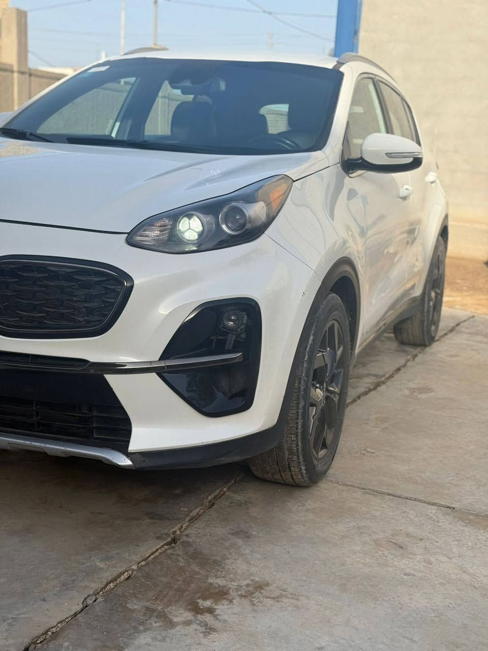 السلام عليكم
سبورتج موديل 2021

فول مواصفات عدا البانوراما 
مواصفاتها معروفه 
السعر 205 ورقه وبيها مجال بسيط 
مكان السياره بغداد تقاطع دوريش 
الاتصال ***********
