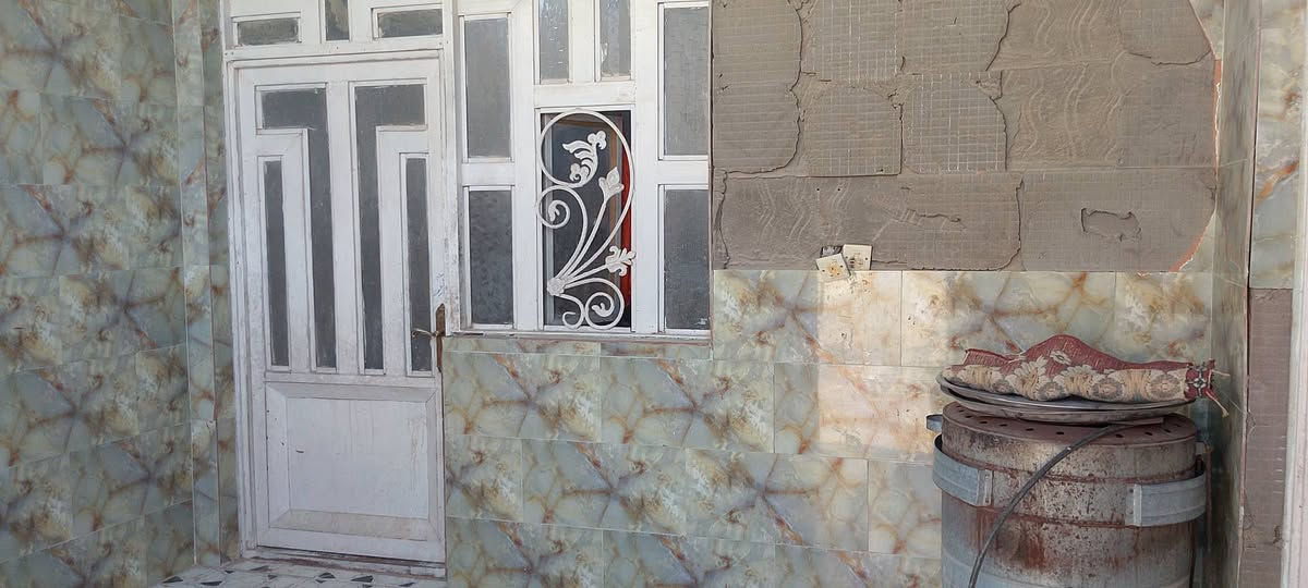 السلام عليكم
بيت للبيع مساحتها 300متر بناء 200متر في النجف شارع الصب عامود 321خلف اسواق الحمداني يتكون من غرفتين وصاله ومطبخ.  واستقبال وصحيات داخليه و خارجيه السعر 75 وبي مجال رقم هاتف لاستفسار ***********ابو منتظر
