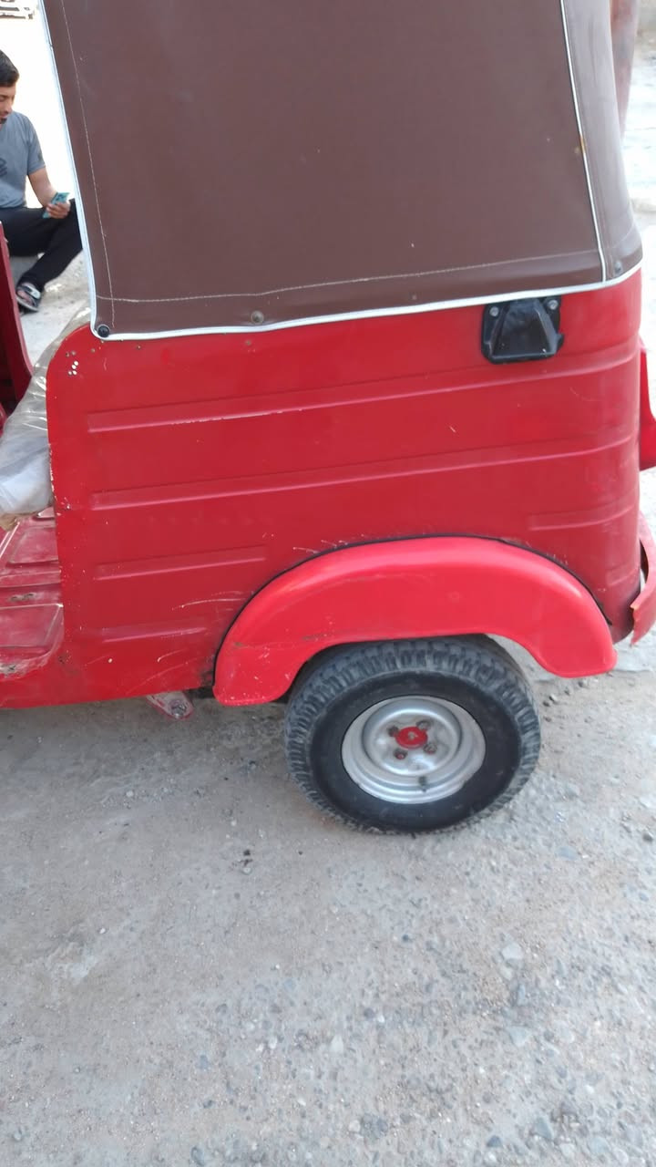 سلام عليكم  تكتك مكفوله منصبغ ولمعجون وراق صولي مديل 18 ***********
