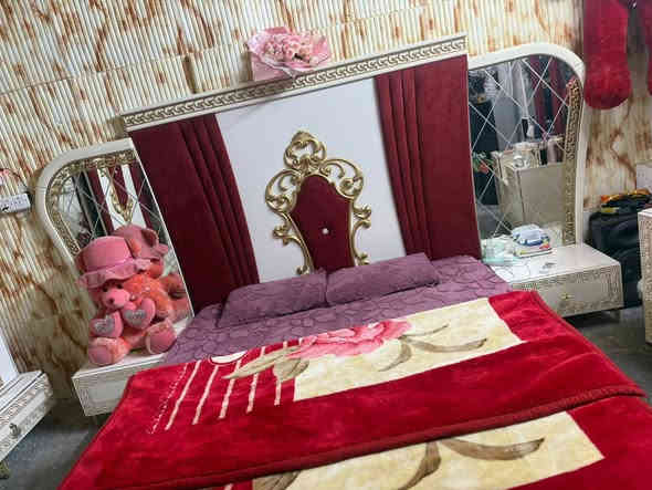 غرفة ملكي للبيع سعر 350 بيه مجال للاستفسار الاتصال على الرقم
***********
