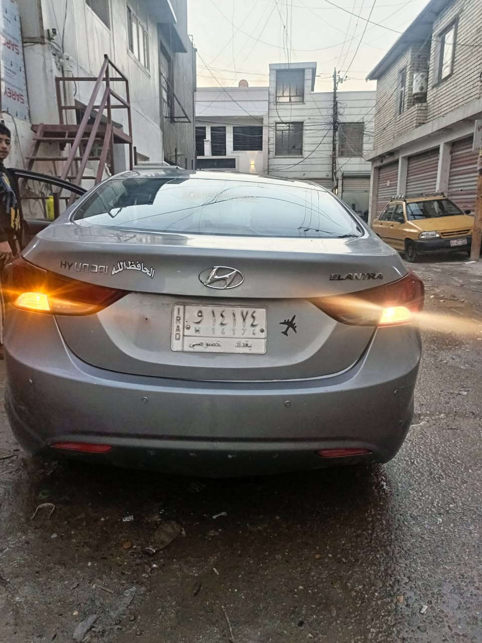 سلام عليكم النتره خليجي اللبيع موديل ٢٠١٢ مكينه ٢٠٠٠ دوش خير من الله السياره بيها تكحيل واشخوط خفيفه حادثها الجنطه فقط مكفوله من الكير والمكينه بس يرادلها صدر بس تخم تاير بطاريه جديده غرفتها نظيفا السياره موبسمي تريد يحولك اوتريد وكاله موجود راعيها مكاني بغداد الدوره الاثوريين الزراعيه سعرها ب١٠٠ وبيها مجال بصيط هاذ رقمي خابرني رقمها بغداد السياره ***********
