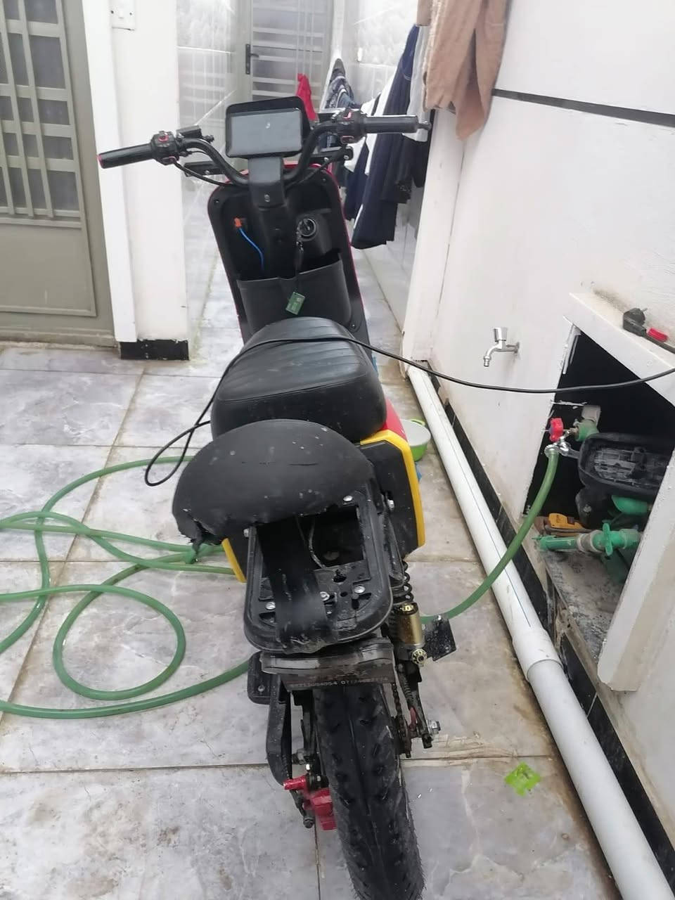 السلام عليكم R11
1-بطاريات 5 كبار دبل جدد
2-لايت عالي ناصي 
3-ملفه1500 
4- 4 كير
5-بلوتوث 
6-حساس بريك 
7-بريك خلفي امامي شغال 
8-بريك هيدروليك 
9-صندوك 
10-تشغيل عن بعد
11-قفل تاير 
12-آنذار سرقه عالي 
13-شاشه ايباد كبير
14-دسكات خلفي امامي جدد
15-بصمات1 وسويج1 وكارت شغالات
16- شاحنه اصليه
17- سرعته80حقيقي 
18- تمشي 35كيلو إلى 50كيلو متر 
دراجه جاهزه من كلشي ونضيف عله  ايدي دراجه ولله خسران بيه أخذته من الشركه 550  مكاني بغداد السعر (350)الف وبيه مجال شي بسيط الاتصال*********** و*********** اخوان مكلف بل النشر بيع مستعجل متوازي
