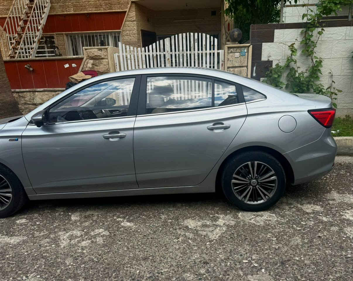 السلام عليكم للبيع فقط 
MG 5
LUXURY FULL 1/1
السيارة فول مواصفات شاشة كبيرة كامرات 360 درجة فتحة سقف داخل جلد ابيض وباقي المواصفات معروفة بالفول 
على ايدي زيرو اربيل
كفالة عامة بدون صبغ بدون اي ملاحضات اي نقص مابيها
ماشية 54,000 كيلو 
سنوية هزة رقم اربيل جديد 
سعر 110 وبيها مجال
عنواني اربيل 
غير متواجد عالفيس 
شراي اتصل واتساب 
 ***********
