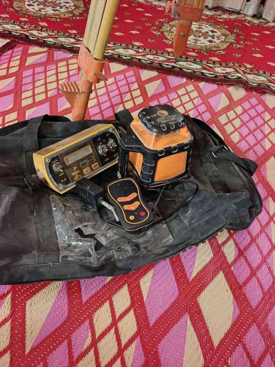 للبيع معدلان ليزر جهاز باكستاني مترتين ونص شرط على شغل ***********
