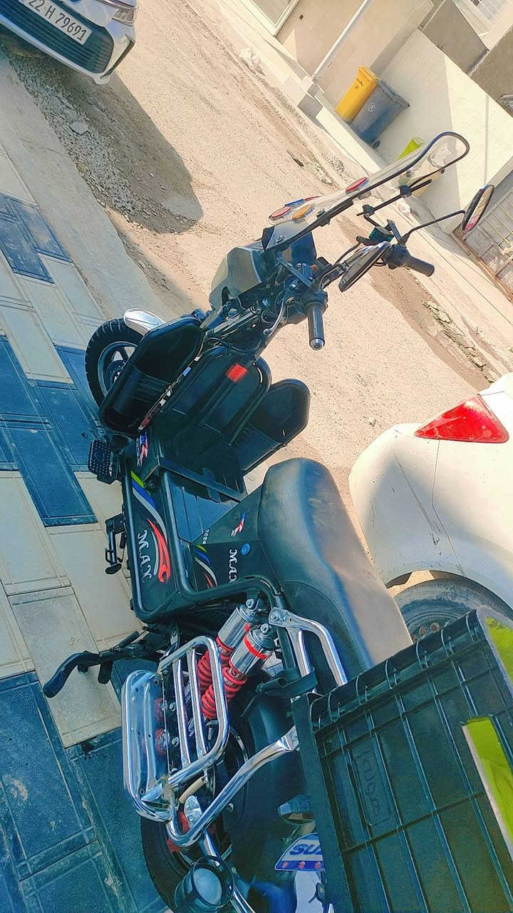 دراجة شحن للبيع جديدة
باتريات جدد حجم اكبار نضام البك كهربائيات كلهة شغالة 

جديدة احلة من الصورة هاتف *********** السعر 75٠ العنوان بغداد اليرموك
