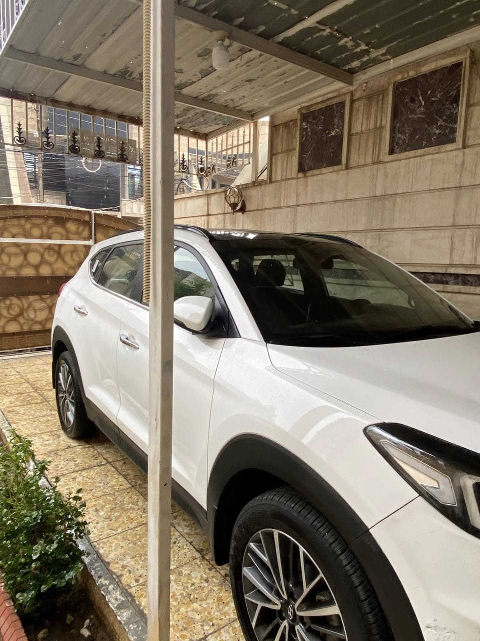 سلام عليكم توسان  (2020  خليجي ) محرك ٢٠٠٠ دوش كير مكينه كفاله .فول موصفات رقم بغداد الجديد ماشيه( 74)الموصفات بانوراما بصمه كامره جلد بقلاوه لونين سايد بريك بالرجل زنون  كراسي كهرباء عدد 2 مري شفط شاحن واير ليس مكفوله من الصبغ. مكانها بغداد الكرخ . 
السعر ١٩٦وبيها مجال 
***********
