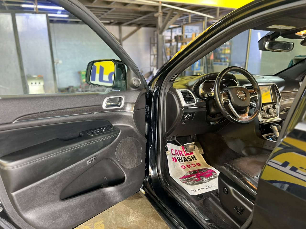 جيب شيروكي مديل 2018ماشيه 60 استخدام شخصي بسمي حادث جاملغ وبنيد فقط سعرها 265وبيها مجال بسيط رقم بغداد التواصل مع *********** مكلف بالنشر اتصل عالرقم واستفسر
