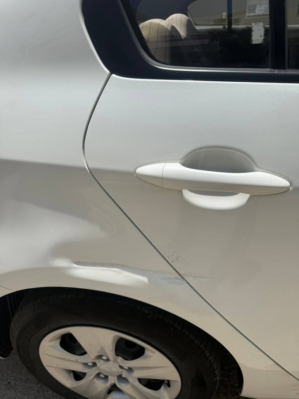 سلام عليكم
كيا سيراتو 
موديل 2017
رقم اربيل 
كفالة ماعدا دحجه بالدور وموضحه بالصورة 
السعر 125
العنوان نجف 
حيدر السعدي 
***********
