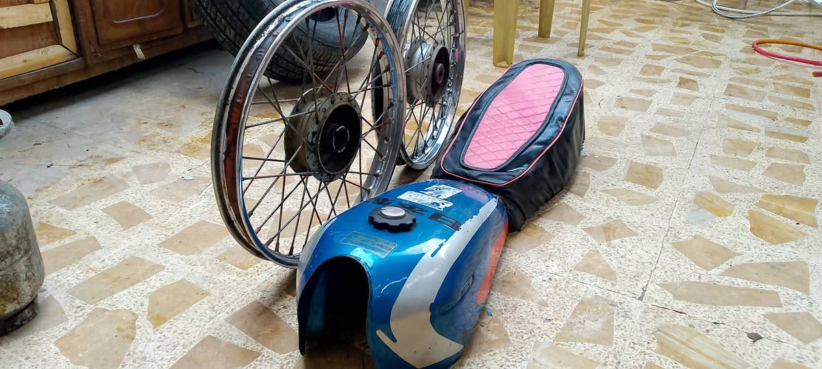 السلام عليكم غراض موطور ابراني للبيع غراض نظيفه تقريبن نضافه 75٪ شي مرتب ودرجه اولى اطلب سعر عجبني ابيعك مكاني موصل حي عدن ليتواصل ع رقم ***********
