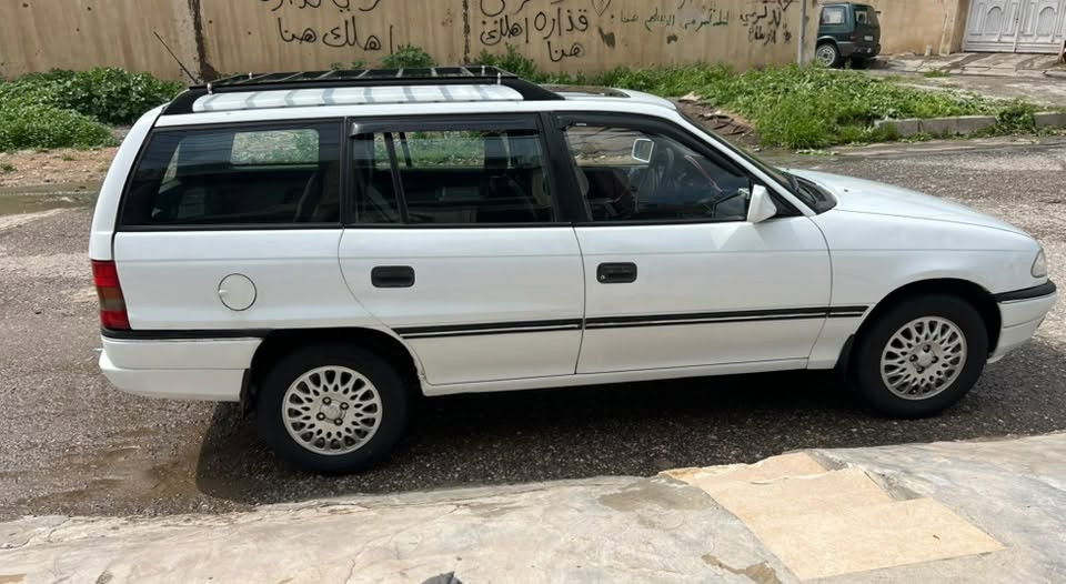 أوبل استرا 1994 محرك 20 كير عادي قفل مركزي جامات إماميه كهرب  بور ستيرن فتحه سقف تايرات جديد باتري جديد رقم أربيل سنويه إلى 2029 بدون صبغ السياره وضع شركه للاستفسار اكثر على الرقم *********** مكان السياره موصل ملاحظه مكلف بالنشر .
