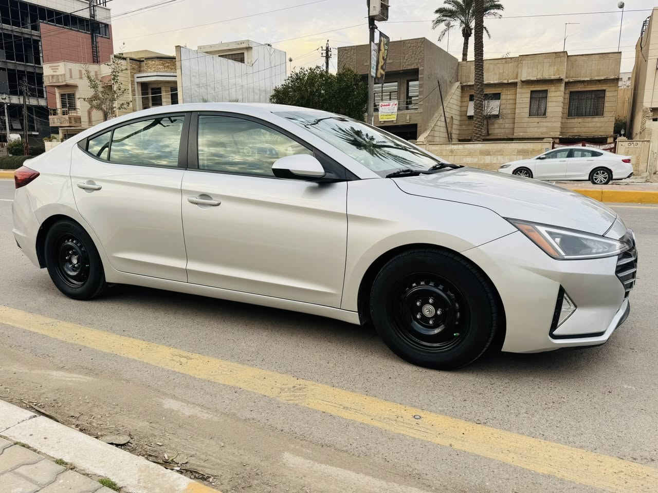 السلام عليكم 
للبيع النترا موديل 2019 وراد امريكي سيارة جديدة بمعنى الكلمة بعدها على وضع الشركة كلة ع البلاد مكينة 2000 دوش او كير AT المرغوب برغي مملعوب بيها حادثها قبغ جنطة نفسة معمر او دعامية نفسها معمرة او بيها بالعراق بارد خفيف بحافة البنيد فوك المازدة او دعامية امامية مصبوغة السيارة جديدة مواصفات رادار امامي خلفي نقط عمياء تحديد مسار شاشة اعطال بالدشبول شاشة جبيرة كامرة دوارة او حساس خلفي فول تحكم ستيرين صدر امامي خلفي جديد تختم تاير جديد دوشمة عام السيارة ربع متصرف عليها ماشية 32 الف ميل شرط مشي حقيقي او ع الفحص وين ميعجبك وديها رقم بغداد بسمي سنوية جديدة مكاني بغداد الحرية السعر 150 او بيها مجال حق الجية اخوان كلشي اكو بسوك بس سيارة جديدة للاخير
للاستفسار (***********)
