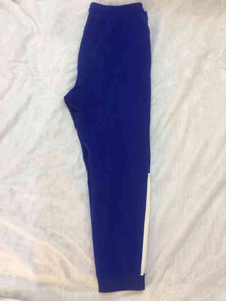 بوجايم اصليه 
نضافه ميه بلميه
يلبس كمر 34/36
العنوان بغداد الجديده 
للحجز واتساب ***********
