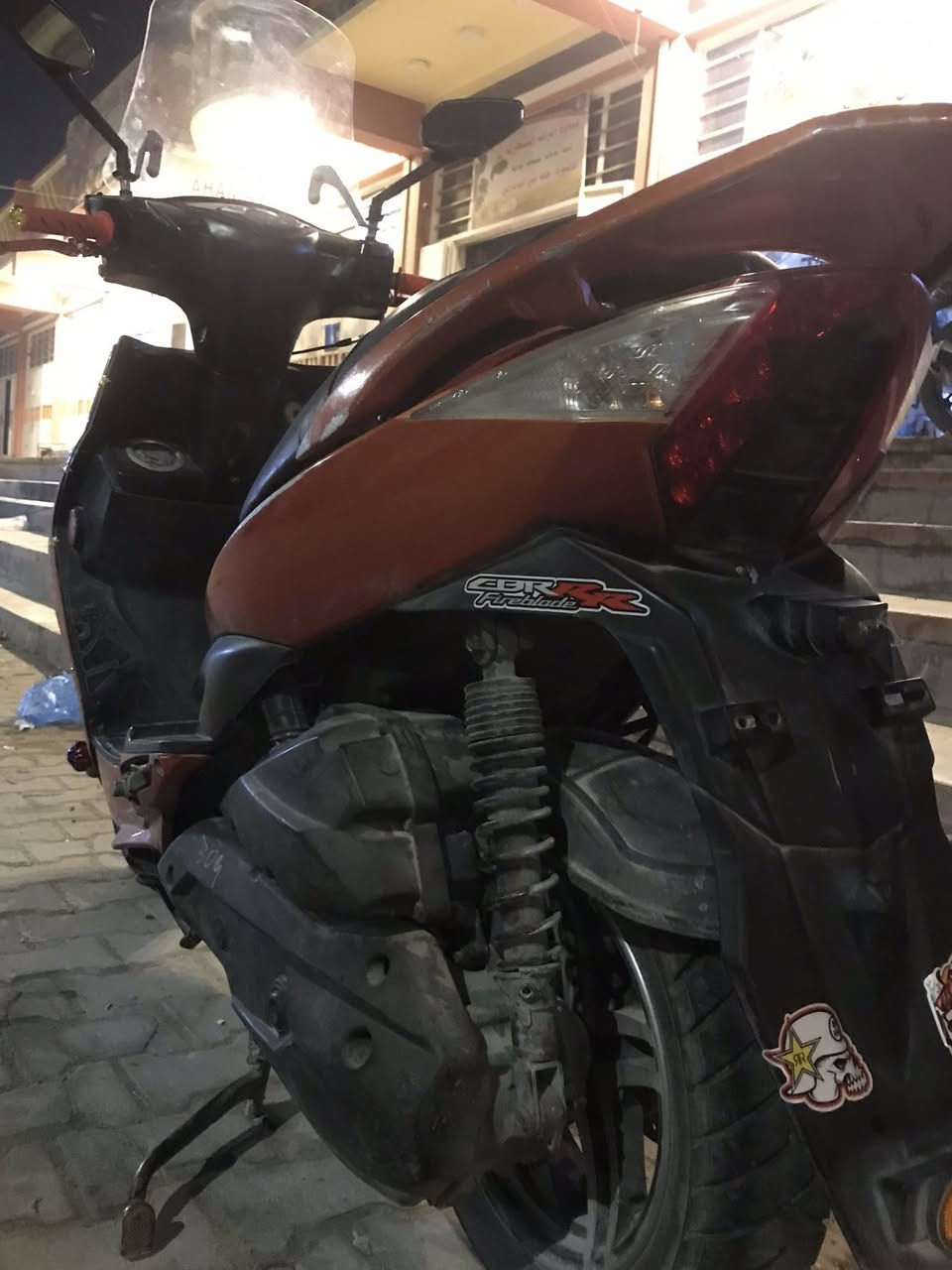 السلام عليكم

دراجه كايمكو  ١٥٠ نضيفه الدراجه مكفوله من ناحيه :

الدراجه شعله معدك اشك الكاع ✅

كهربائيات كلها شغاله 👍🏻

الدراجه نكره سلف ✅

بريكات شغاله ✅

دبلات نضيفه✅

كفرات مختمه كامله✅

وياله رياضي تايرات نضاف✅

دبل اشاره + اشاير يمنه يسره + هورن كله شغال ✅

مكينه مكفوله شرط مامفتوح ✅  

مكاني  عامرية

سعر الدراجه ( 700) 
للاستفسار ***********
