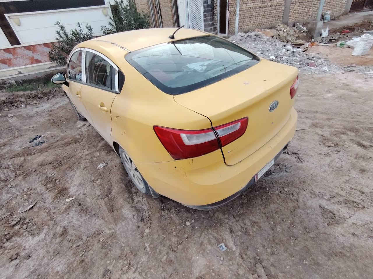 كيا ريو موديل13
محرك ١٦٠٠
سابقا خصوصي وحاليا أجرة
مصبوغه عام وبيهه طخات وضربتهه خفيفه عكس السايق
تحتاج منظومة تبريد وگيرهه يأخر على الD تأخير كلش بسيط
محرك ناعم منظومه بانزين جديدة كامله
راديتر جديد بدنه وكاله تخم تاير نظيف 
شاصيهه مكفول من الكص
للاستفسار ***********
ديوانيه (٦٤) وبيهه مجال ديوانية, القادسية
