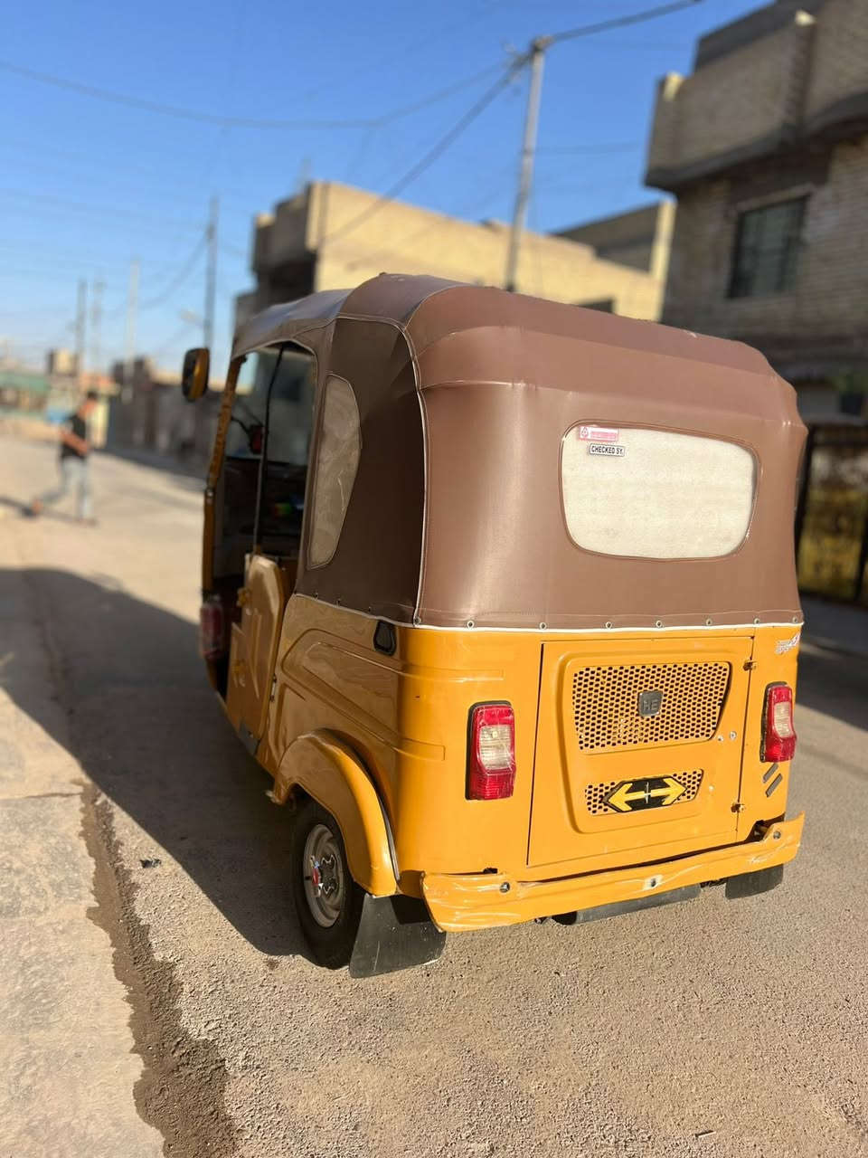 السلام عليكم
مكان التكتك مدينة الصدر حي الكوفة 

تكتك للبيع 2021 مرقمة سنوية ولوحة بسمي تحويل ثاني. يوم 

التكتك نقصها بس سايق كبل للشارع 

تكتك كفالة عامة 
السعر 8 مليون وقابل للتعامل 

هاتف /***********

ما متواجد عل فيس
