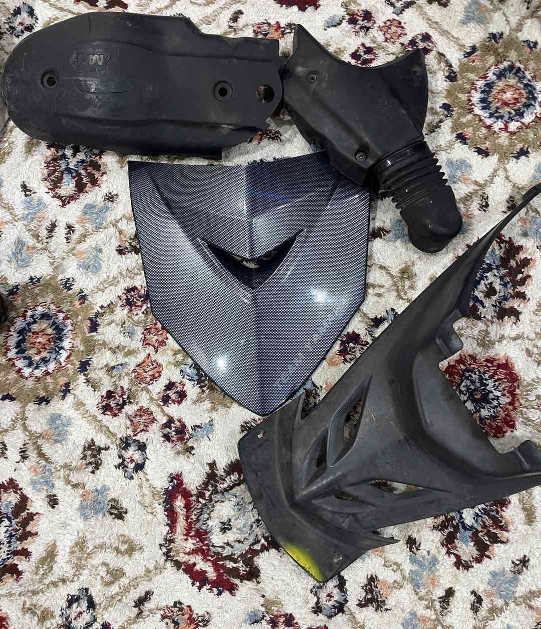 السلام عليكم
سكنس فحل بيها (صوت بل مكينه )
نوزل 10 زروف جيتا 
صالنصه بوري عدل دبل بوري و وزه وجعير وفصله دبل حساس حساس هوة بيها 
بيها 5 قطع كاربون 
قبق بانزين كاربون تيم ياماها سبعه كاربون تيم ياماها 
قبق شوته كاربون مال فلاوين كاربون بعد بيها هواي 
فراك مال بريك Ncy وبيها شيال Ncy 
عقل Rc 
جوين رياضي جويتر 40 
كلج خلفي مزود power 
مكينه كلها مختمه تتمارك مطابق 
سلڤ رياضي 
قياس ڤولتيه كوسو قياس حراره كوسو 
راديتر دهن كرزي صوندات راديتر الوان متغير 
كور تتمارك ستداته 7 الون 
اشاير لدات 
سبويلر كاربون الياف حقيقي 
كتف شحن رياضي 
شوته Ncy 
بكلايت لد 
لدراجه طلاعات 
بعد بيها هواي غراض تجي تشوف تنصدم 
تواصل خاص او رقم ***********
