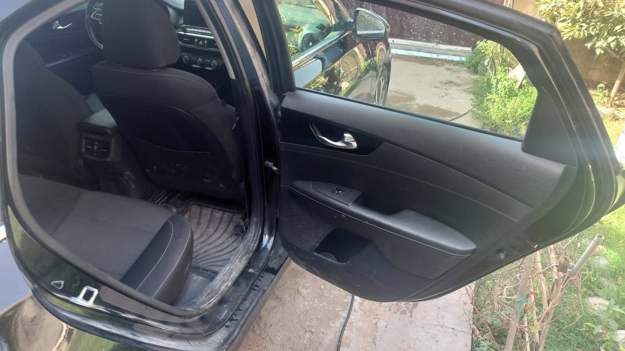 كيا فورتي 2020 وارد كندي
حادثها جاملغ خلفي عكس السائق فقط 
اللون اسود 
رقم بغداد الماني وبأسمي
سويج عدد 2
كشنات تدفئة تبريد
ويل كب 
تدفئة بالستيرن
ماشية 300 الف كم
السعر 138 $ ورقة وبيها مجال للشراي 
للاتصال *********** واتساب 
مكان السيارة :- بغداد حي الخضراء
