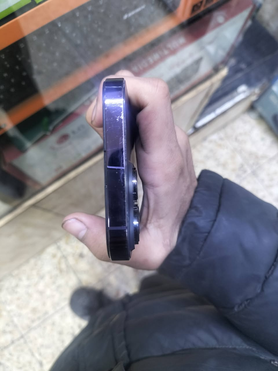 اسلام عليكم 

ايفون 14 برو ماكس 
بدل شاشه وضهر وبطاريه اصليات 
فيس ايدي شغال كلشي بي شغال تجي تفحص ملحقاته كامله 
بطاريه 100 ذاكره 256 وكدامك  ه/***********
