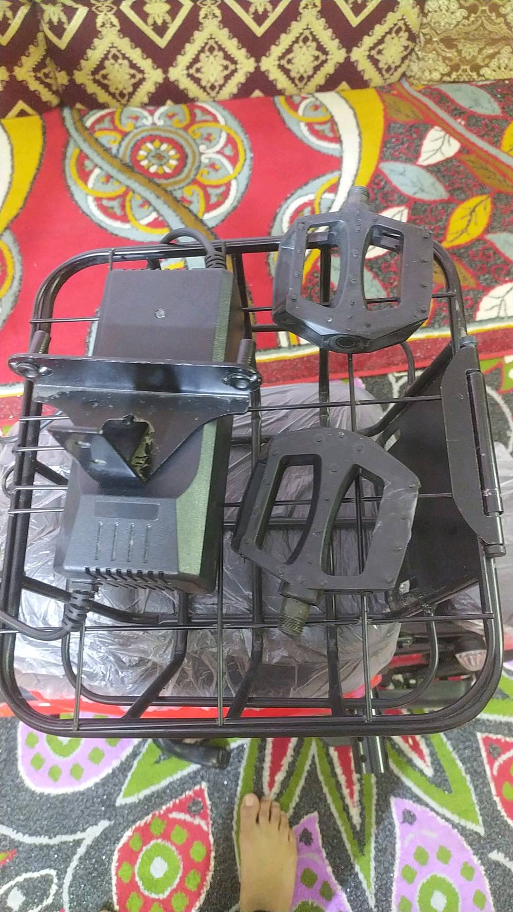 دراجه شحن R9 يوجد فيها خمس بطاريات استعمال قليل أقل من أسبوع للبيع ***********