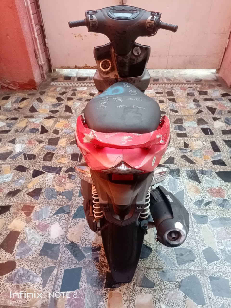 سلام عليكم جي تي ار احمر للبيع نضافه فول نازله من الرمبه صاله 20يوم عدل شاشه ٣الوان الكفر الخلفي مجولح شويه السعر مليون و200وبيه مجال ***********
