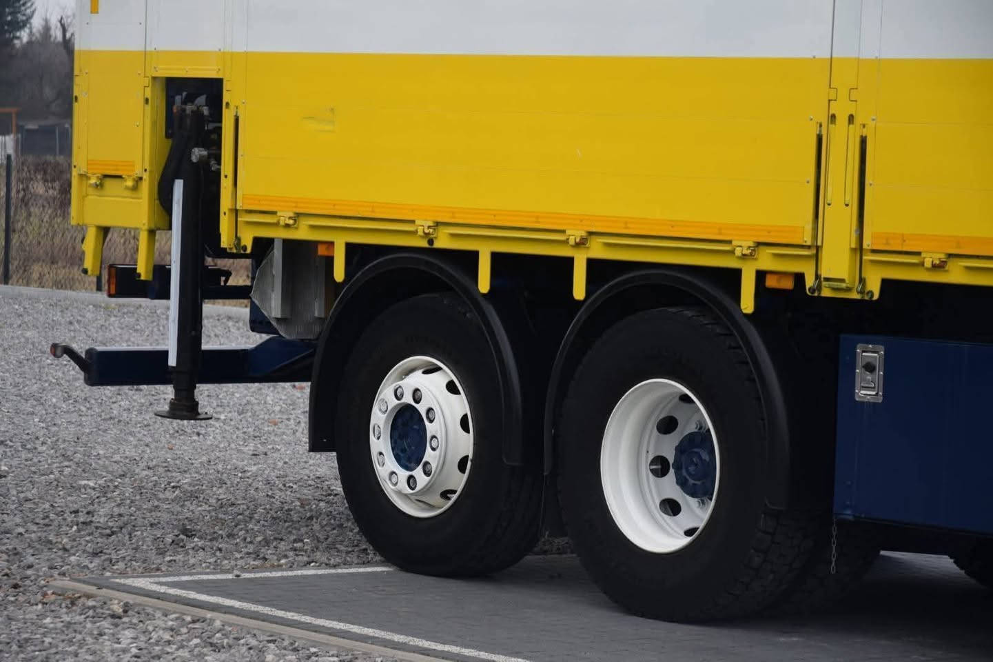Mercedes-Benz
Actros 2641
سنة الصنع 2014
عداد 290.000 كم 
ناقل حركة أوتوماتيكي 
قوة المحرك 410 حصان 
عدد المحاور 4 
رافعة pk 21001
السعر 45 الف دولار 
شامل كمرك ضريبة شحن 
مدة الوصول 16 يوم بعد الحجز


**إذا كنت صاحب هذا الإعلان وتريد حذفه لأي سبب، رجاءا أرسل رسالة إلى الدعم الفني**