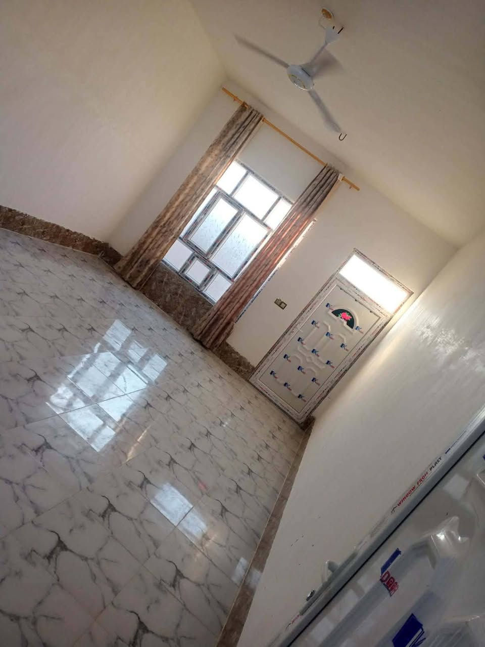 السلام عليكم بيت للبيع في منطقة المضيق قرب ملعب الفهد قرب الشيخ مسعود
مساحه ١٧٠ متر 
يحتوي على ٣ غرف نوم
ديوانية
مطبخ
صاله عدد ٢
صحيات داخليه وخارجيه
نوع البناء بلوك
تجاوز مسوي معامله ترقيم بالبلديه الحبانيه
شارع ٧ متر
السعر ٥٥ مليون وبي مجال للتواصل
***********
