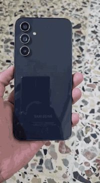 سلام عليكم عدي جهاز سامسونكA54 ذاكرة 256نضيف ما مصلح جهاز نضيف كلش مال بيت مكان بغداد جديده هاذ رقمي *********** واتساب متواجد
