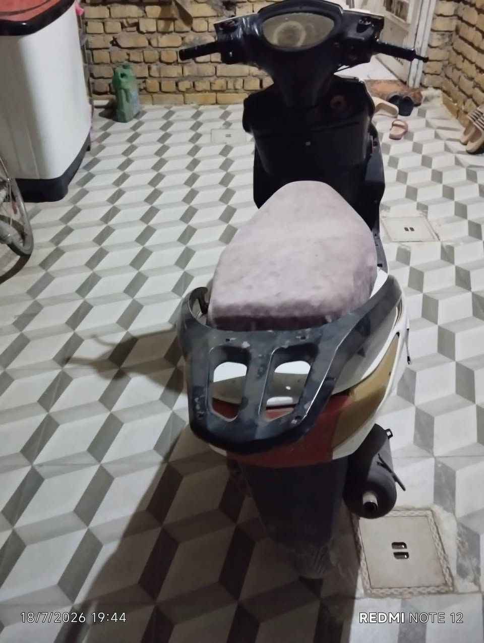 سلام عليكم سكنس البيع كلها شغاله سلف  هورن لايت عالي ناصي الدراجه نقصها باتري وعرموطه هندر السعر ب150وبيها مجال الطيبين مكاني بابل القاسم رقمي ***********
