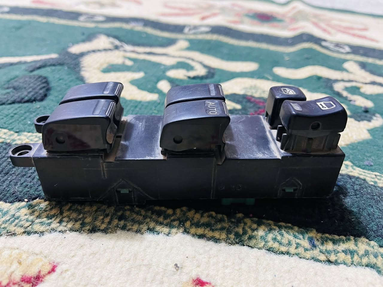 سنتر لوك سني ياباني اصلي شغال شرط لفحص من موديل 2000 لموديل 2007 يرهم 
مكاني بغداد  
‭0786 311 8666‬
السعر 15 الف
