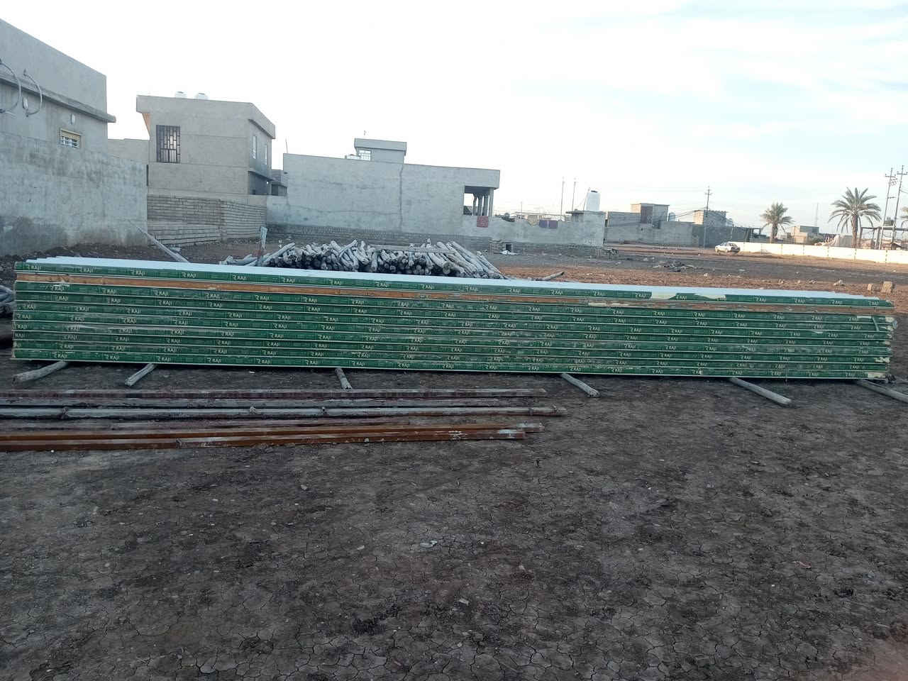 صندويج للبيع داخل ربيعه حي الملاين مستخدم شرط الاصلي 
10قطع طول 9امتار يطلع 90متر المتر 11الف. ؤموجود حديد شخاط معا. سعر الشخاط100  رقم
***********
