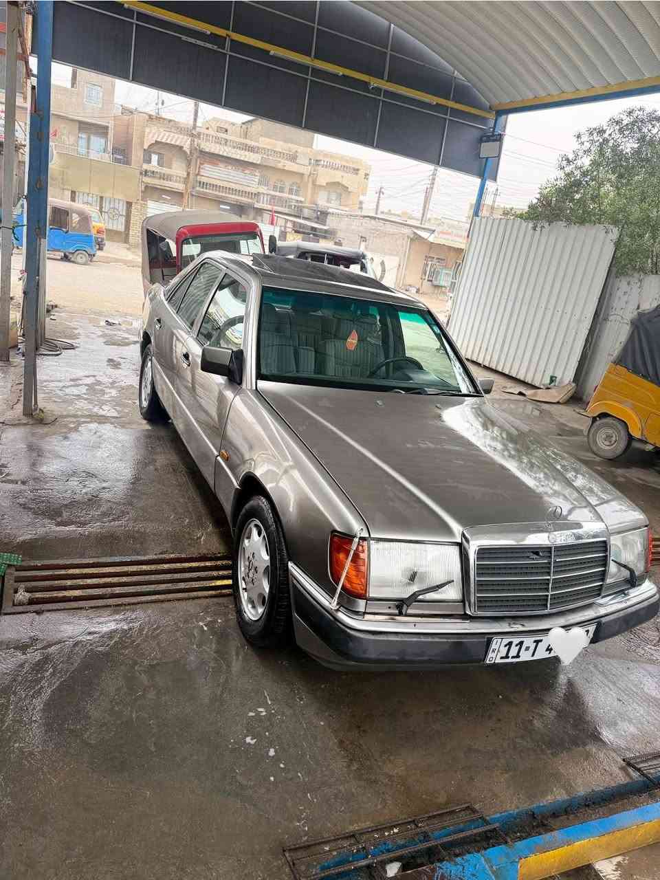 السلام عليكم
مارسدس دب 300E
مكينه بلاديه عنكبوت كفاله 
قواعد دبلات سليمه 
تخم تاير جديد 
صدر وارد نضيف 
سلايد شغال طكتين 
تبريد شغال 
السعر 75
*********** 
بغداد الشعب
