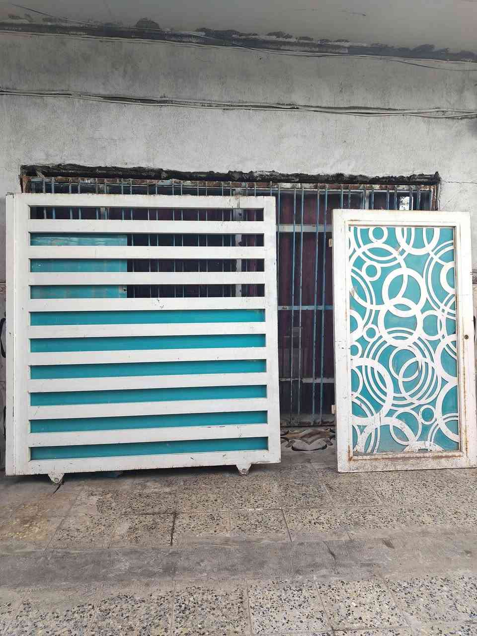 السلام عليكم يوجد بيبان للبيع السعر 250 والمبرده 150 الرقم ***********
