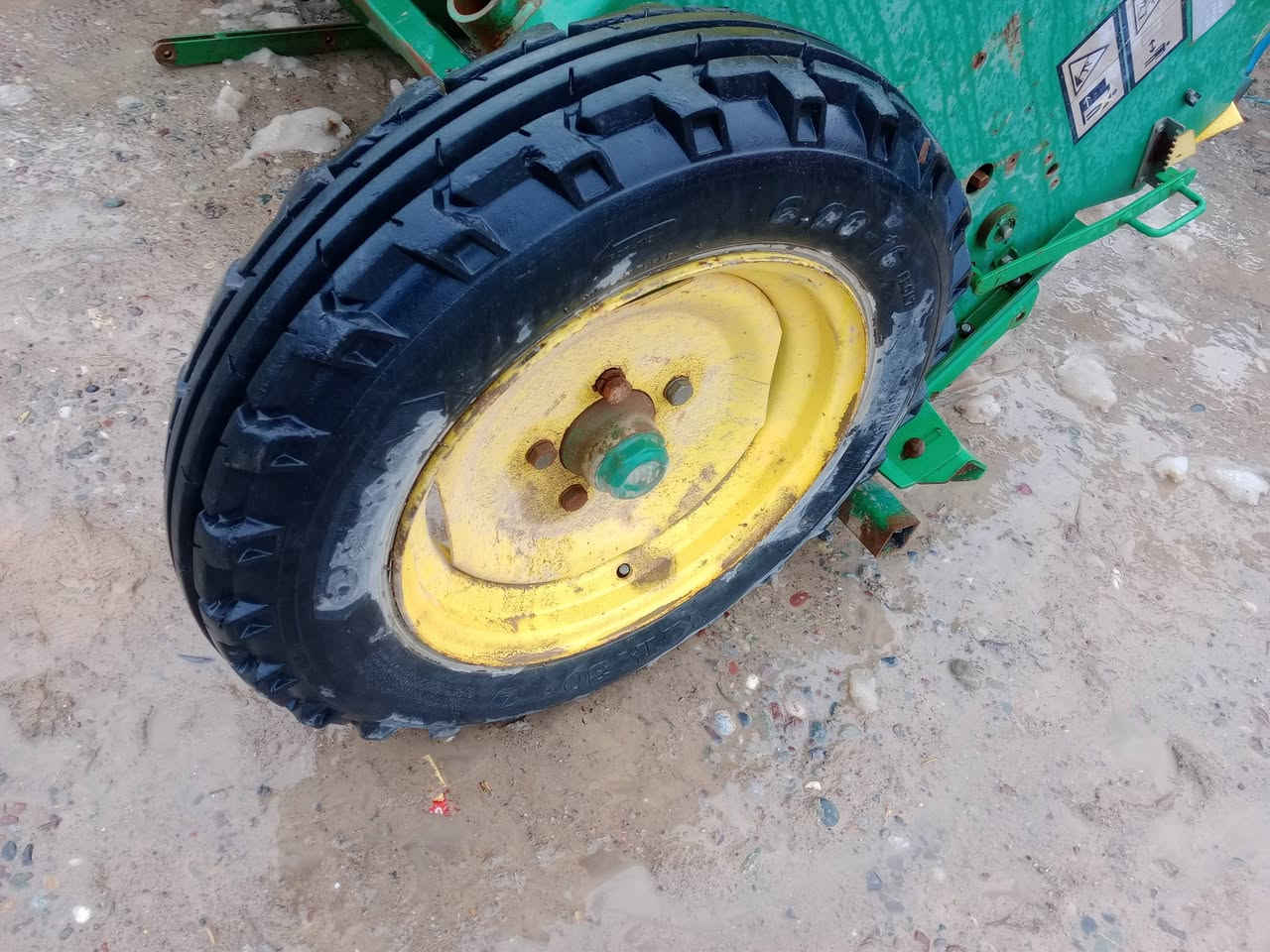 ئاشیای طابیعەی یسپانی بۆ فرۆشتن 7قولی بلادی  لەگەل دوو ویل و تایەك لەگەل قباغی و سیپایەی سحریان مناسبە شوێن قەزای بردرش رقم ***********   ***********
