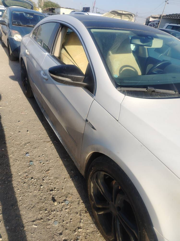 Passat cc 2012 Rline

فول مواصفات 
ثلاث قطع بيها بدون دواخل
ماشية 221000 كيلومتر
محرك شرط
گير شرط 
تحويل شرط
غرامة شرط
سعرة 90 و بيها مجال

***********
