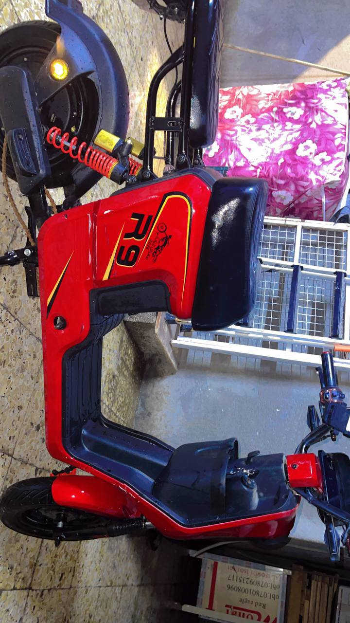 السلام عليكم : دراجة هوائية للبيع مستعملة بس اخت الجديدة تجي وتشوف بعينك 
النوع : R9
ماشية : 62
المكان : البصرة النواب ضباط 
للتواصل : ***********
