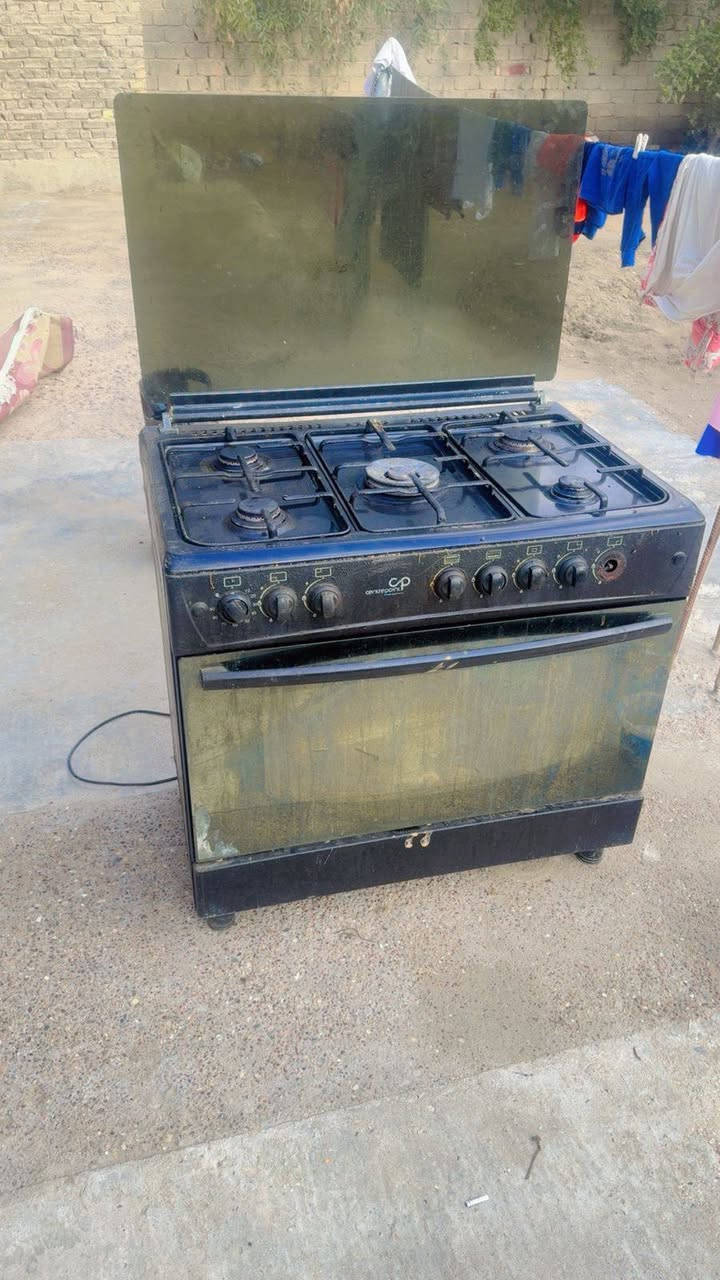 تخم مصري للبيع مستعمل بي ضرربصيط نقص سفنجات مال كراسي فقط 2 السعر 300 وبي مجال الطباخ تركي شغال 250 الف والساحبه طباخ شغاله 75 الف المكان بغداد اكو توصيل بل كروه *********** بي واساب
