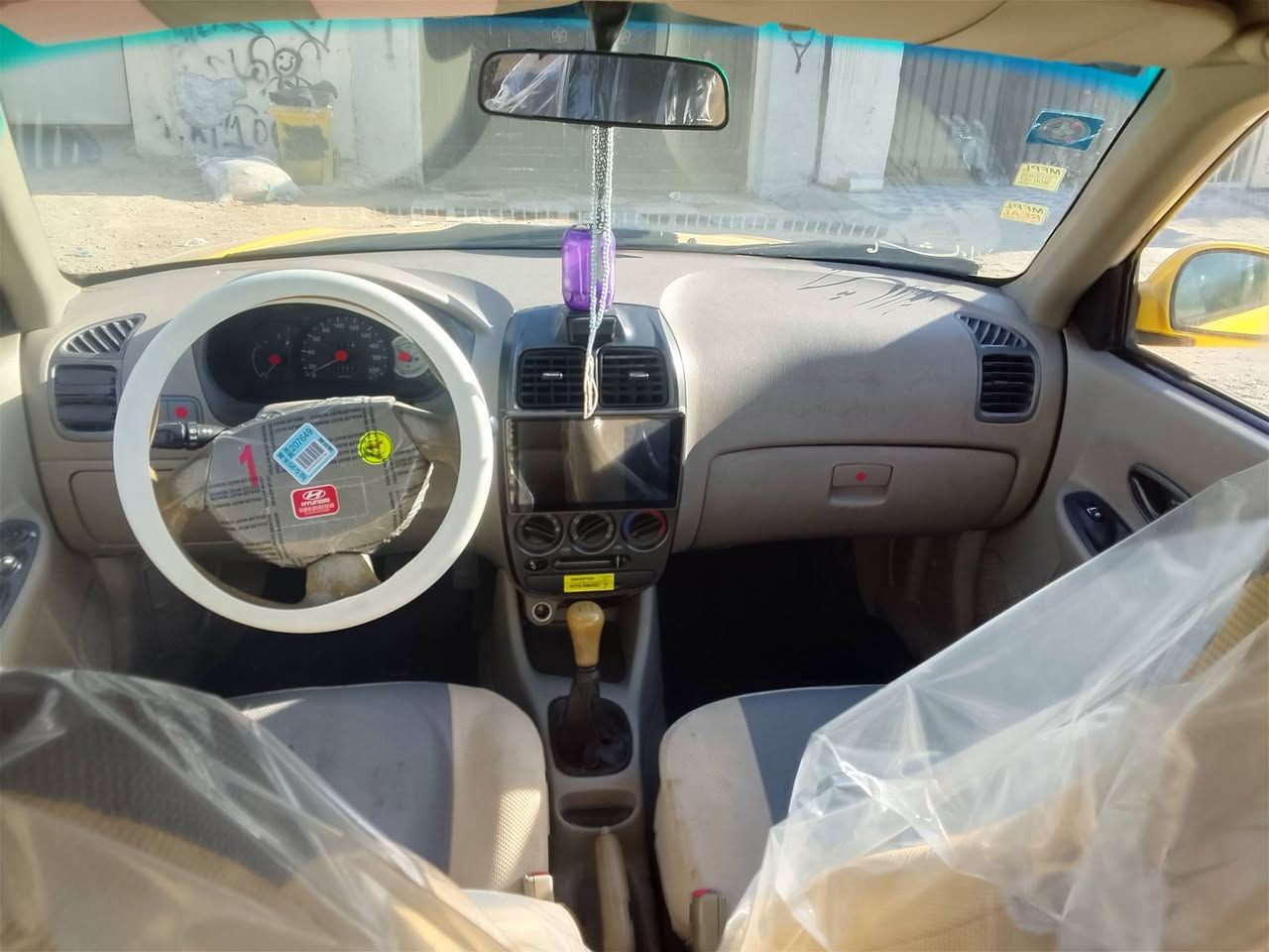 سلام عليكم فيرنة 2014بيهة بس طخة الهلال جاملغ خلفي والباقي كلة جديد كير مكينة صدر تايرات كهربائيات كلهة جديدة سيارة بسمي  دواخل جدد سنتر لوك عن بعد سيارة كاملة مكملة هسة غرامة مصفرة سنوية جديدة السعر 63وبيهة مجال مكاني البياع الشرطة الرابعة ***********
