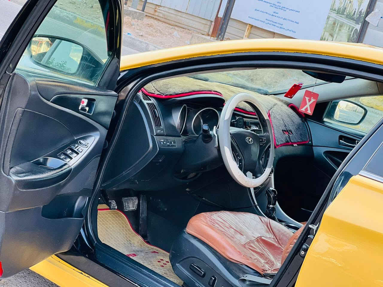 سوناتا مديل 2011  وارد امريكي سعر 88 وبيهه مجال للاستفسار *********** حادثهه جاملغ امامي فقط والباقي مكفول ضربه وتبديل ليبل واحد السياره مواصفات فول فتحه بصمه تشغيل بصمه ابواب شاشه كامره دواخل جلد شفتات ستيرن مثبت سرعه تحكم كشنات  مكينه كير مكفولات حداديه تخم تاير تبريد شغال رقم بغداد نكليزي سنويه لل28 مصفره هيئه وغرمات  مكان السياره كربلاء المقدسة مكلف بل نشر
