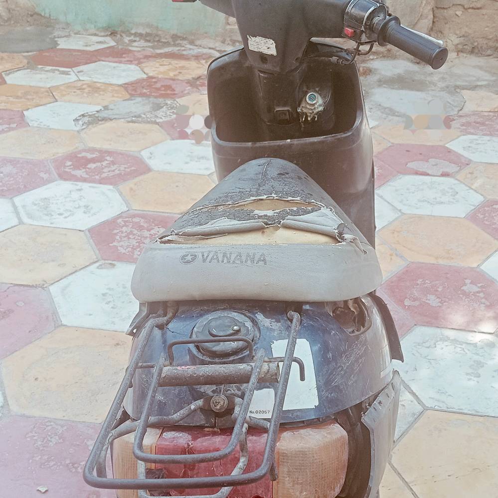 دراجه بتره للبيع 
العطل فقط هندر خربان وتاير امامي مزروف باقي كلشي شغال 
مكان ذي قار سوق شيوخ 