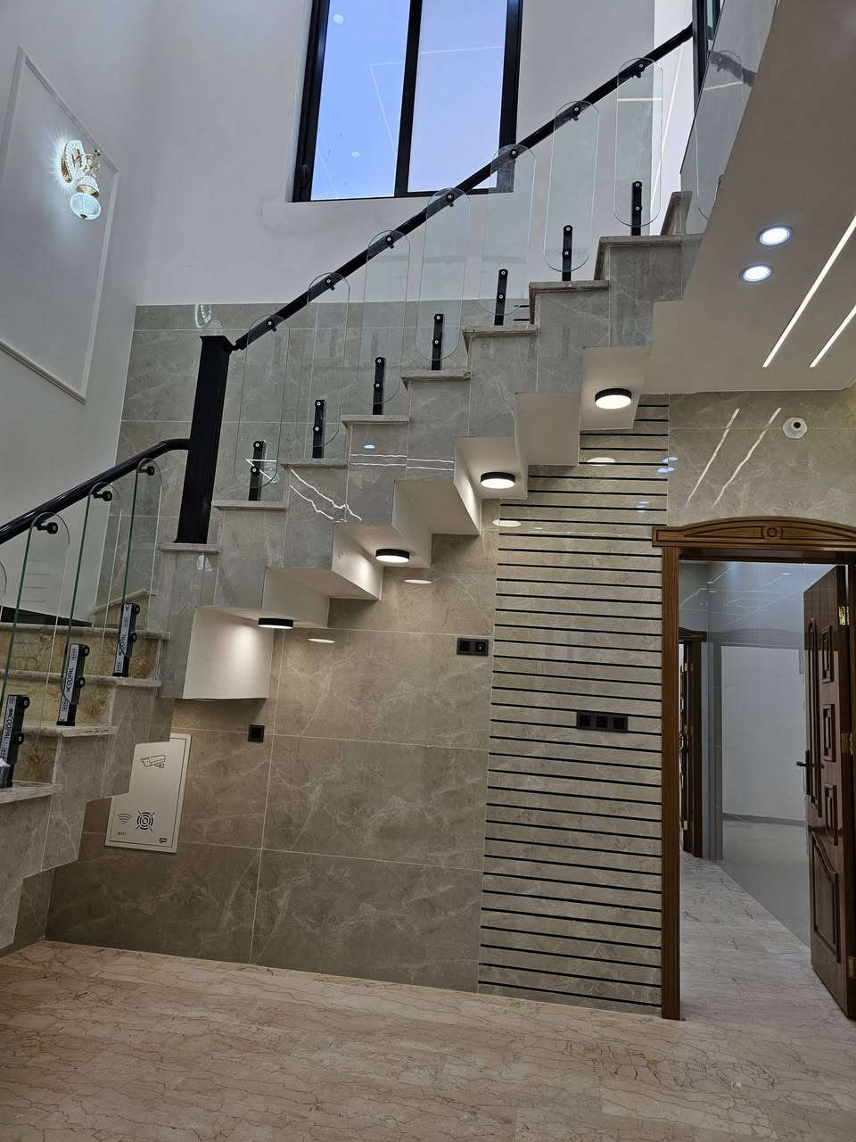 بيت للبيع في حي الوفاء المساحه 100 متر بناء درجه اولى طابقين عن مكان كلش راقي للاستفسار/***********
