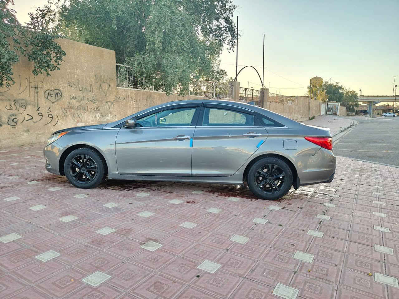 السلام عليكم سوناتا للبيع رقم امبار انكليزي اي مرور تداور تحويل ثاني يوم سنويه جديده رقم جديد هزه جديده وارد امريكا حادثة جاملغ شويه من البنيد مكينه 2400 بيها صبغ أثر جراد مكينه وكير وحداديه تبريد ثلج  وتخم تاير وكهربائيات مكفولات سياره كل نقص مابيها جاهزه السعر 88 رقم الهاتف  *********** مكاني كربلاء اخوان مكلف بالنشر
