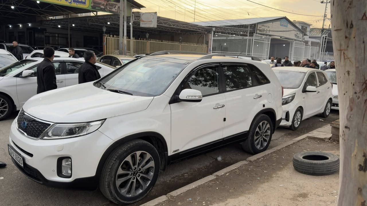 KIA SORENTO 2014 1/1 
فول مواصفات 

Clean title 
بدون ضرر وبدون صبغ 
مكينة V6 
7 راكب 
داخل قرميدي 
كشنات كهرب 
حار + بارد
تبريد 3 قطع 
بانوراما سقف 
حساسات امامي وخلفي
***********
