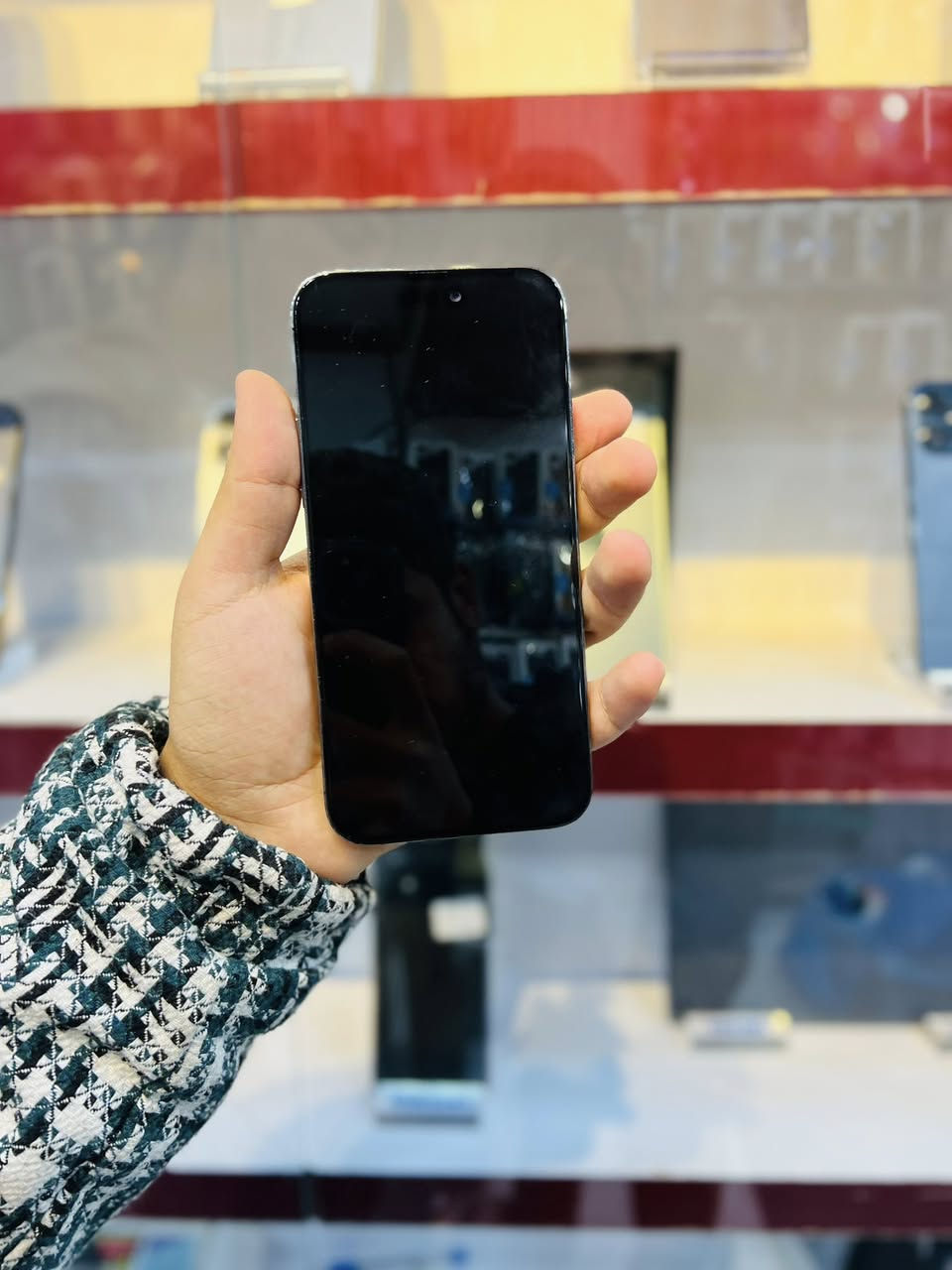 ايفون 14برو ماكس                                                                         نظافة ١٠٠٪؜فقط مبدل شاشة اصلية بي شخط بالظهر  خفيف 
بطارية نسبتها 86%
السعر 750وبي مجال قليل


**إذا كنت صاحب هذا الإعلان وتريد حذفه لأي سبب، رجاءا أرسل رسالة إلى الدعم الفني**